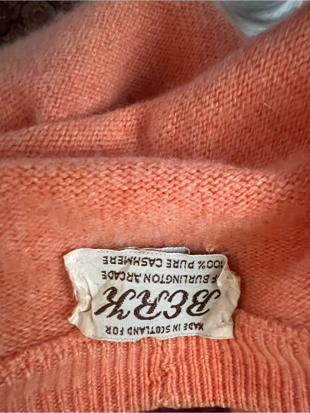 Vintage Berks Burlington made in Scotland  Coral V-Neck Button Cashmere Sweater - Picture 6 of 7